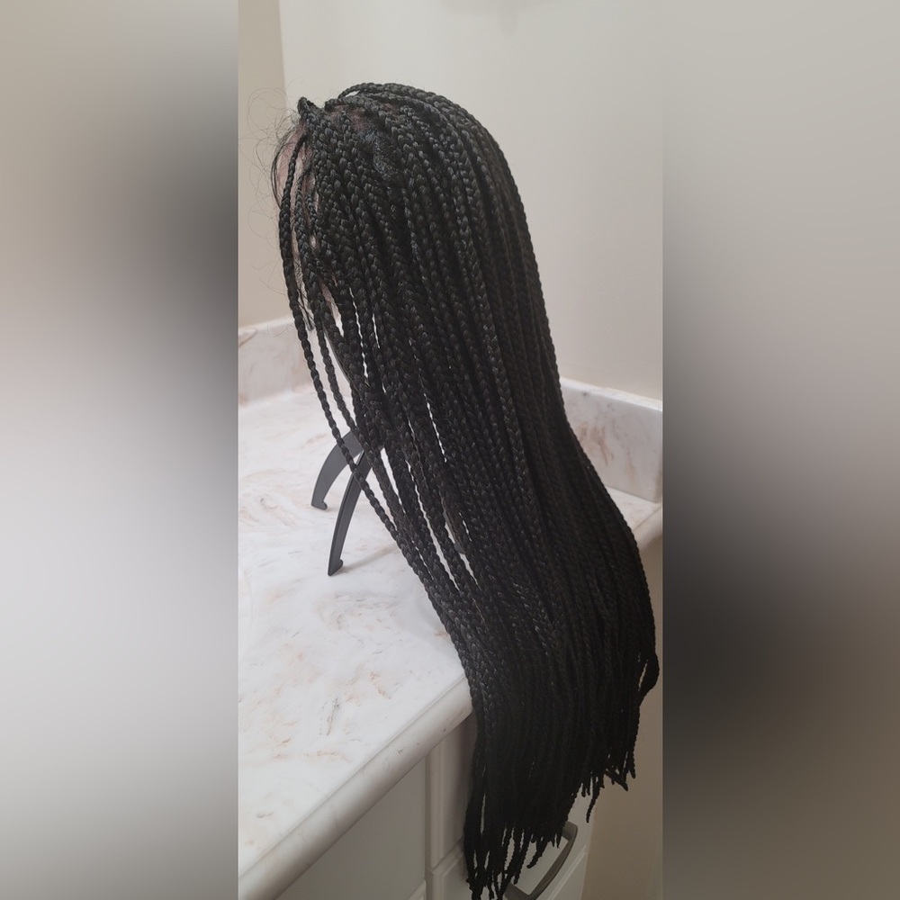 WEQUEEN 20" Glueless Box Braided Lace Front Wig.  Brand new, never worn